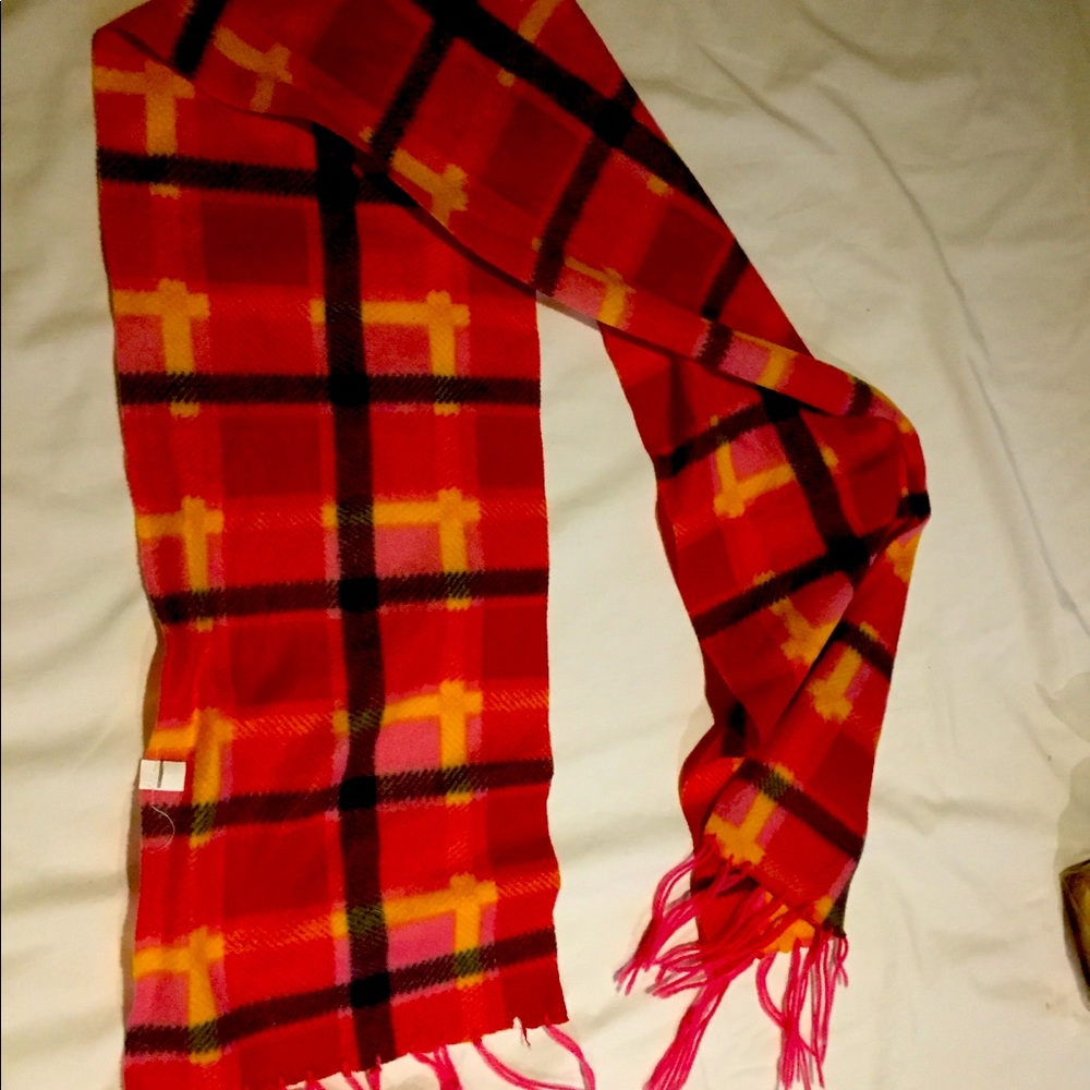 Color: red